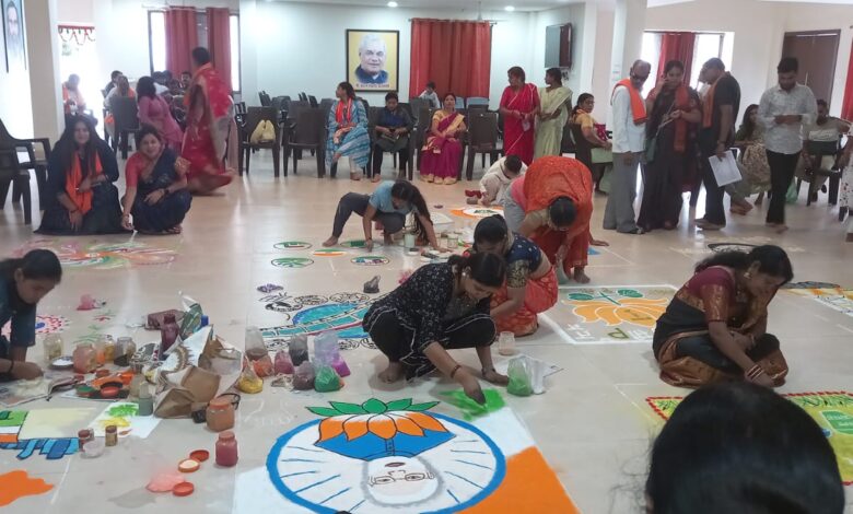 जिला महिला मोर्चा भाजपा द्वारा भव्य रंगोली प्रतिस्पर्धा का सफल आयोजन किया गया…