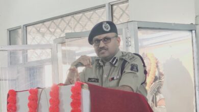 पुलिस महानिरीक्षक राम गोपाल गर्ग ने छात्रों को साइबर अपराध से बचने के महत्वपूर्ण टिप्स दिए और डिजिटल सुरक्षा के प्रति जागरूक किया