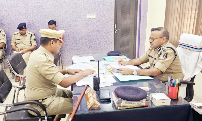 पुलिस महानिरीक्षक दुर्ग रेंज के द्वारा नगर पुलिस अधीक्षक छावनी कार्यालय का किया गया आकस्मिक निरीक्षण…