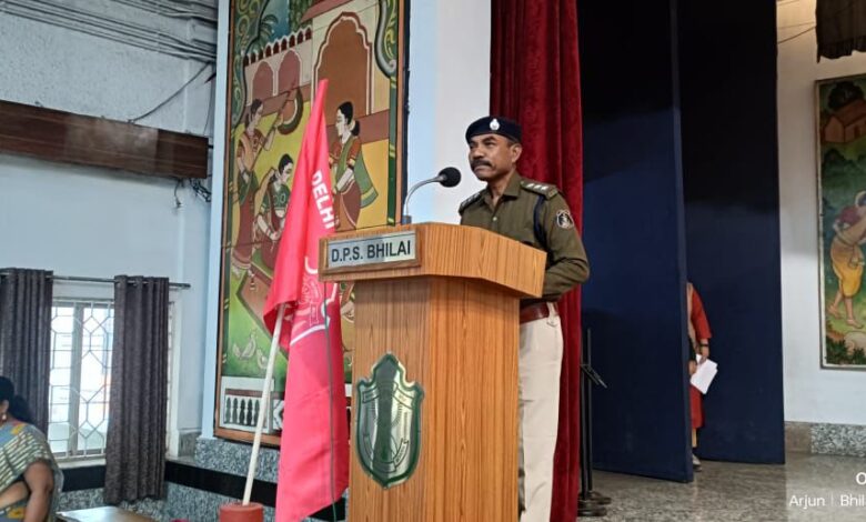 सडक सुरक्षा माह: स्कूली बच्चो एवं शिक्षकगण को यातायात नियमों संबंधी प्रशिक्षण दिया गया