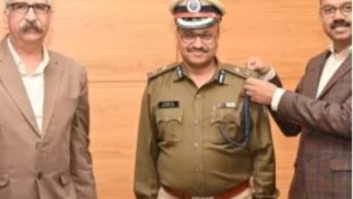 DGP अशोक जुनेजा ने IPS राम गोपाल गर्ग को पदोन्नत होने पर स्टार लगाकर दी बधाई…