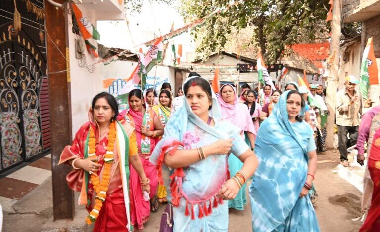 कांग्रेस प्रत्याशी प्रेमलता साहू का वार्डों में जोशीला स्वागत : पूरे शहर की जनता का मिल रहा स्नेह-प्यार 