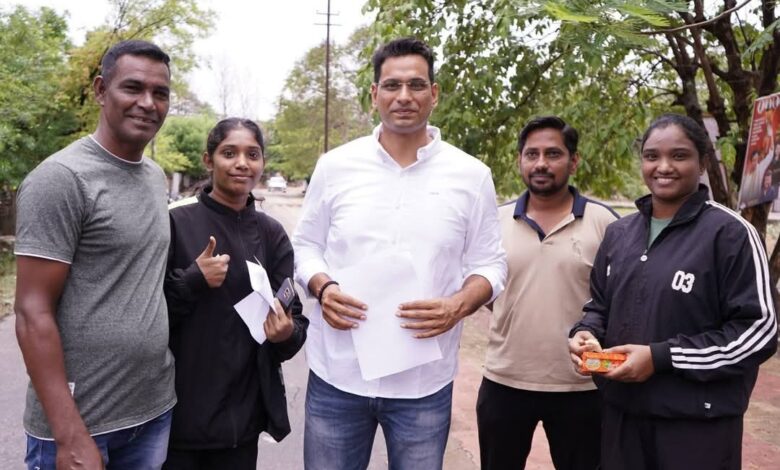 टाउनशिप बार-बार बिजली गुल होने से लोग परेशान, विधायक से की शिकायत टाउनशिप बार-बार बिजली गुल होने से लोग परेशान, विधायक से की शिकायत