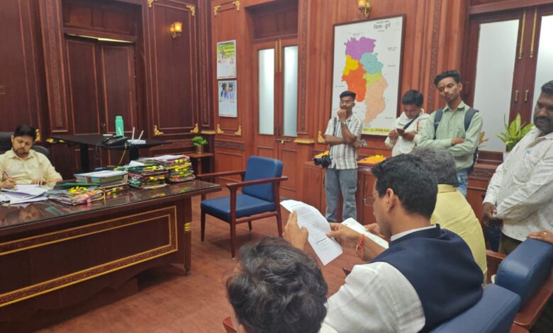 युवा विधायक देवेन्द्र यादव की राज्य सरकार को हुंकार… पार्षदों के साथ विकास कार्यों में न हो भेदभाव युवा विधायक देवेन्द्र यादव की राज्य सरकार को हुंकार… पार्षदों के साथ विकास कार्यों में न हो भेदभाव