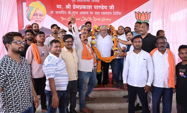 67 यूनिट रक्त दान कर एव रक्तदाई वीरों को प्रोत्साहित करने के लिए हेलमेट प्रदान कर मनाया गया पूर्व विधानसभा अध्यक्ष का जन्मदिन…