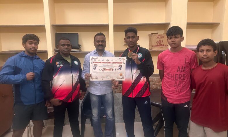 सेक्टर 7 इस्पात क्लब में उत्तराखंड में गोल्ड मेडल जीतने वाले खिलाड़ी जी.भरत एवं प्रशिक्षक जी. अमर को सम्मानित किया गया सेक्टर 7 इस्पात क्लब में उत्तराखंड में गोल्ड मेडल जीतने वाले खिलाड़ी जी.भरत एवं प्रशिक्षक जी. अमर को सम्मानित किया गया