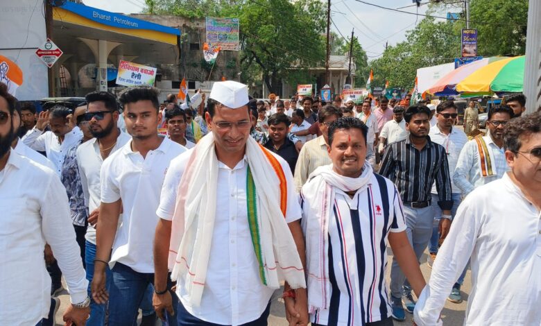 संविधान बचाओ रैली में जुटे कांग्रेसी… डबल इंजन की सरकार के खिलाफ भरी हुंकार संविधान बचाओ रैली में जुटे कांग्रेसी… डबल इंजन की सरकार के खिलाफ भरी हुंकार