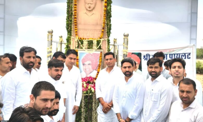 स्व. राजेश पायलट की पुण्यतिथि पर राजस्थान पहुंचे देवेंद्र स्व. राजेश पायलट की पुण्यतिथि पर राजस्थान पहुंचे देवेंद्र