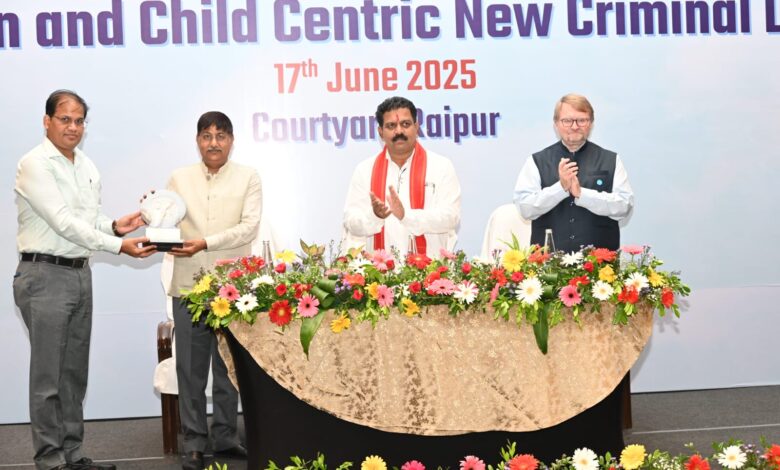 महिला एवं बाल केन्द्रित नवीन कानून विषय पर कार्यशाला का आयोजन महिला एवं बाल केन्द्रित नवीन कानून विषय पर कार्यशाला का आयोजन