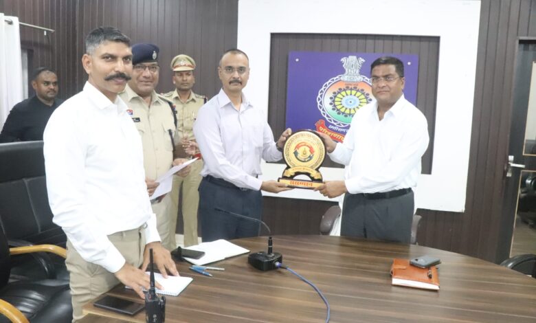 वरिष्ठ आरक्षकों की अनुसंधान संबंधी प्रशिक्षण सह-कार्यशाला का समापन… उत्कृष्ट वरिष्ठ आरक्षकों को किया गया पुरुस्कृत वरिष्ठ आरक्षकों की अनुसंधान संबंधी प्रशिक्षण सह-कार्यशाला का समापन… उत्कृष्ट वरिष्ठ आरक्षकों को किया गया पुरुस्कृत
