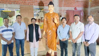 चंद्रशेखर गवई द्वारा तैयार की गई मूर्ति के लिए उन्हें सम्मान से नवाजा…