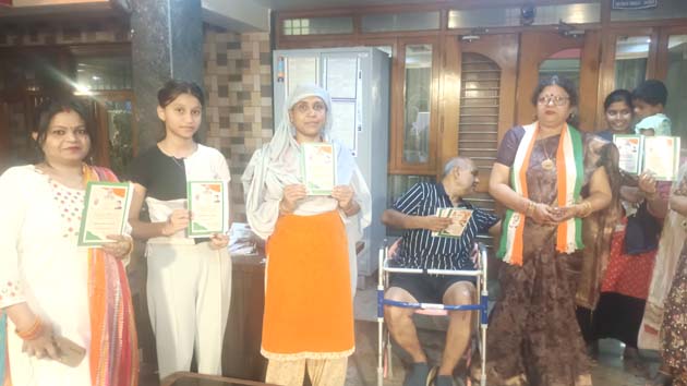 अब तक हजारों जरूरतमंद महिलाओं का राशनकार्ड बनवाकर वितरित कर चुकी है पार्षद सुभद्रा सिंह अब तक हजारों जरूरतमंद महिलाओं का राशनकार्ड बनवाकर वितरित कर चुकी है पार्षद सुभद्रा सिंह